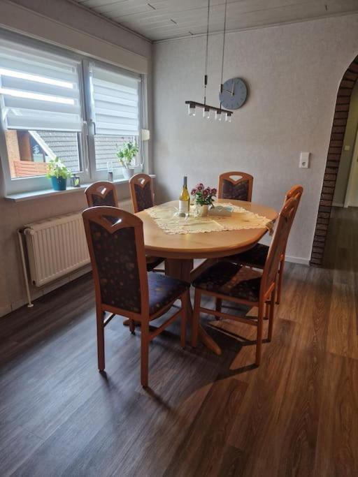 Gemuetliche 3-Zimmer-Wohnung, Zentral Gelegen Apensen Bagian luar foto